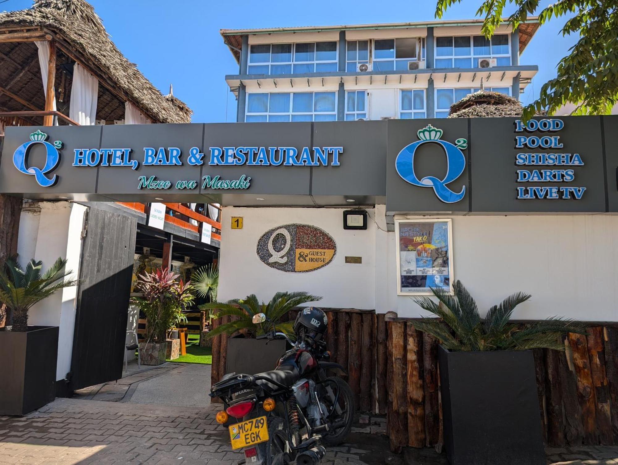 Q-Bar & Guesthouse Dar es Salaam Buitenkant foto