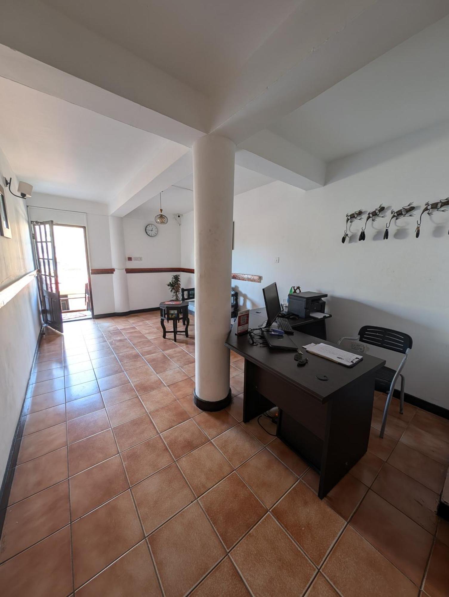 Q-Bar & Guesthouse Dar es Salaam Buitenkant foto