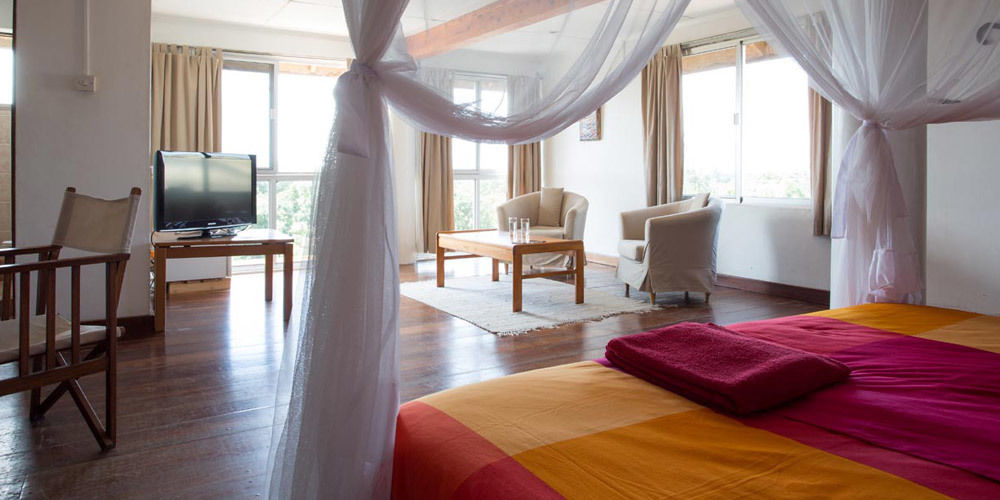 Q-Bar & Guesthouse Dar es Salaam Buitenkant foto